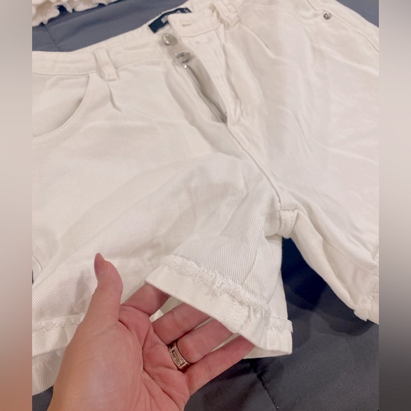 MISGUIDED White high waist shorts size small //4 EUC - Picture 14 of 14